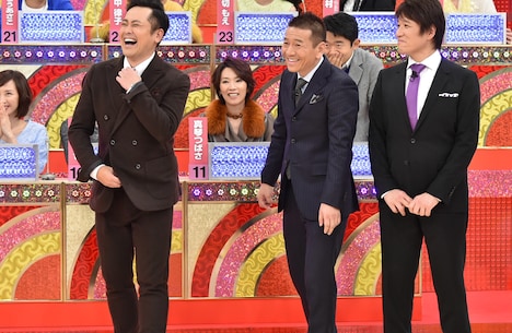 MCの（手前左から）くりぃむしちゅー、林修。(c)テレビ朝日