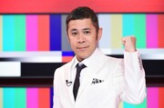 「時間がある人しか出れないTV」MCのナインティナイン岡村。(c)TBS