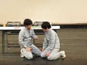 コント「良いコト」のワンシーン。