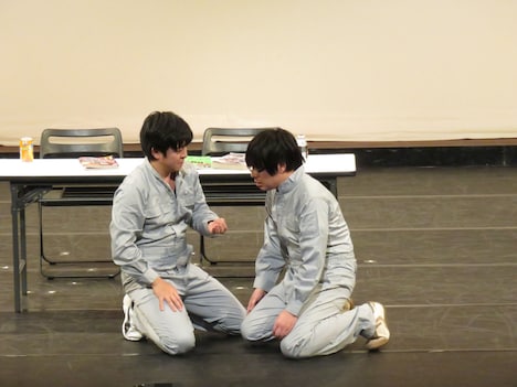 コント「良いコト」のワンシーン。