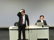 コント「元カノ」のワンシーン。