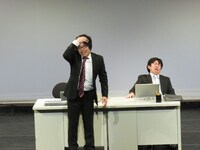 コント「元カノ」のワンシーン。