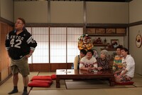 新春企画「お年玉大喜利」のワンシーン。(c)BSフジ