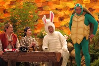 コント「うさぎとカメ」のワンシーン。(c)BSフジ