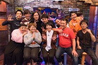 「ラジオな2人 リレー お正月スペシャル」に出演する（前列左から）渡辺直美、ハリセンボン、ブラックマヨネーズ。（後列左から）オリエンタルラジオ、ピース、千鳥。