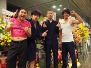 左から、ダイノジ、品川庄司。