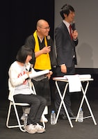 児島気奈代表とドドん石田、ドドん安田（手前から）。