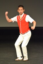 代表ギャグ「トマト」を禁じられ、新ギャグ「なすび」を繰り出すエルシャラカーニしろう。