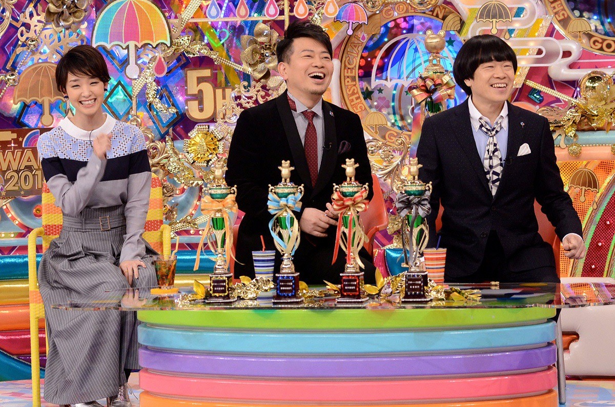 「アメトーーク大賞2015」のワンシーン。左から剛力彩芽、雨上がり決死隊。(c)テレビ朝日