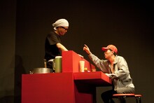 「シソンヌライブ『deux』」のワンシーン。