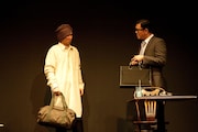 「シソンヌライブ『deux』」のワンシーン。