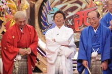 左からダウンタウン松本、ダウンタウン浜田、志村けん。(c)TBS