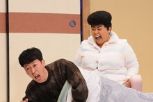 左から小籔千豊、渡辺直美。(c)TBS