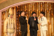 リハーサル中の（左から）イカ大王、バナナマン設楽、バナナマン日村、星野源。