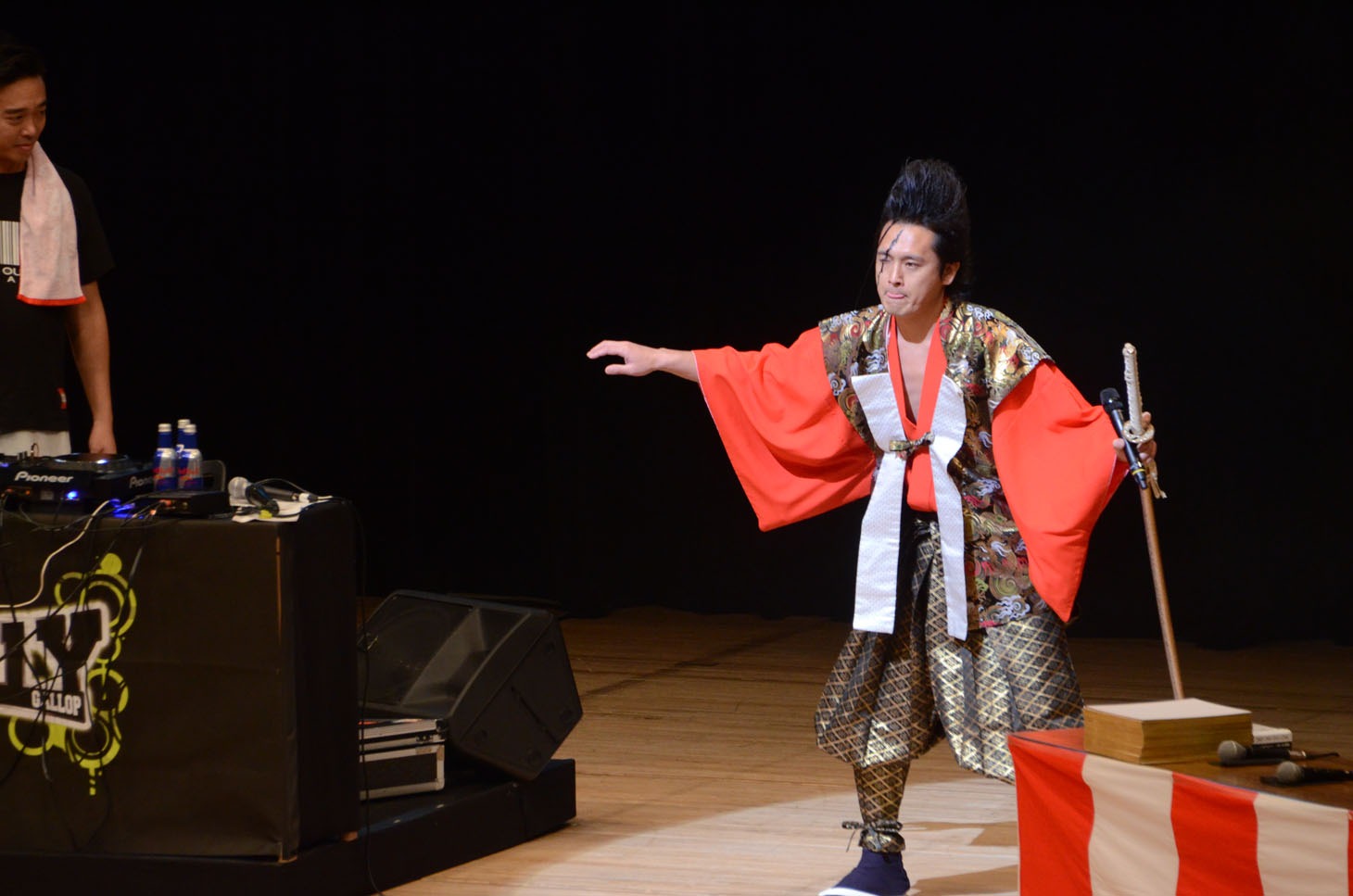 白組司会の武将様。