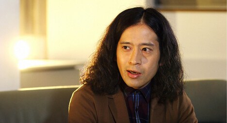 五郎丸歩選手と対談を繰り広げたピース又吉。(c)テレビ東京