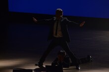 ショートコントを展開したアインシュタイン稲田とかまいたち山内。