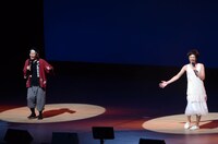 「とびら開けて」の替え歌を披露する（左から）和牛・川西とアインシュタイン河井。