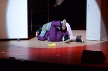 オカマにキスされる天竺鼠・川原。