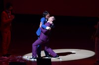 かまいたち山内にキスされる天竺鼠・川原。