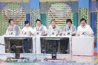 左から、ヒャダイン、小島瑠璃子、バナナマン設楽、ハライチ澤部、アルファルファこと東京03飯塚と豊本。(c)テレビ東京