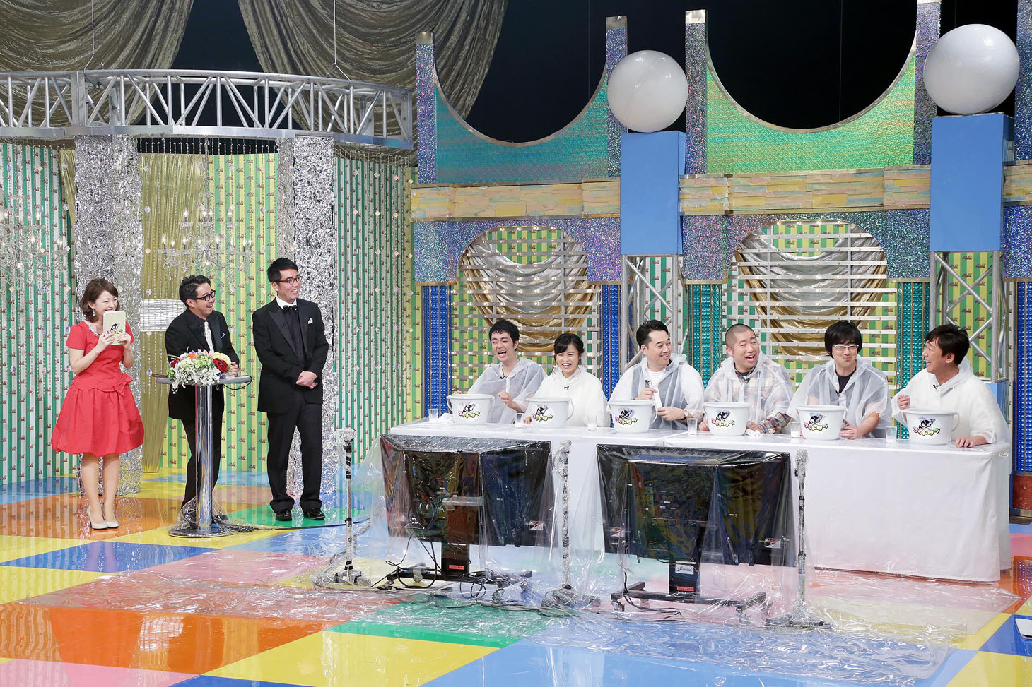 「ゴッドタン 第13回 芸人マジ歌選手権」のワンシーン。(c)テレビ東京