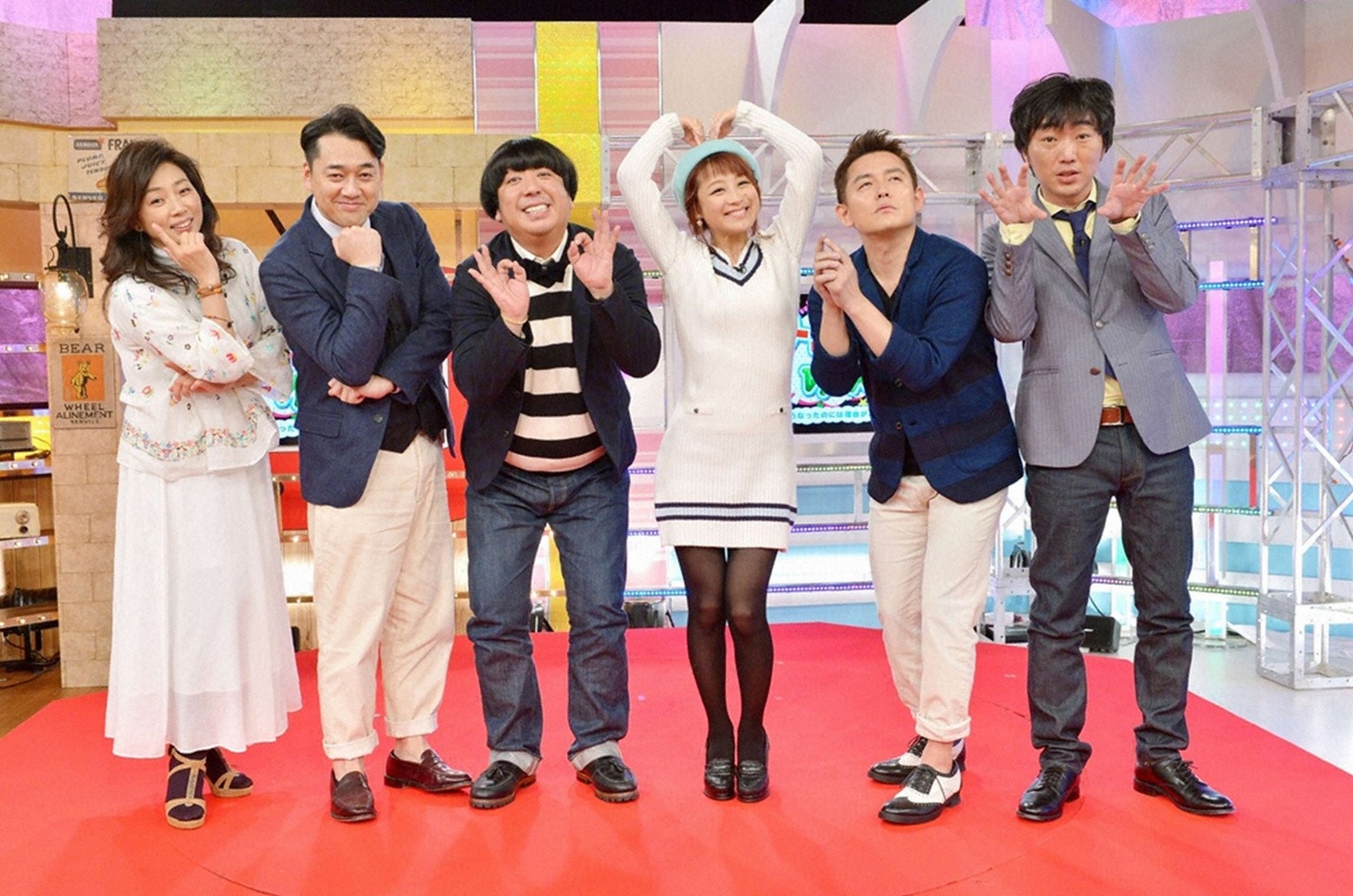 「ナニゆえ？こうなったのには理由がある」出演者の藤吉久美子、バナナマン設楽、バナナマン日村、鈴木奈々、スピードワゴン井戸田、スピードワゴン小沢（左から）。(c)東海テレビ