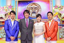 左から桝太一、千原ジュニア、高島彩、オリエンタルラジオ中田。(c)日本テレビ
