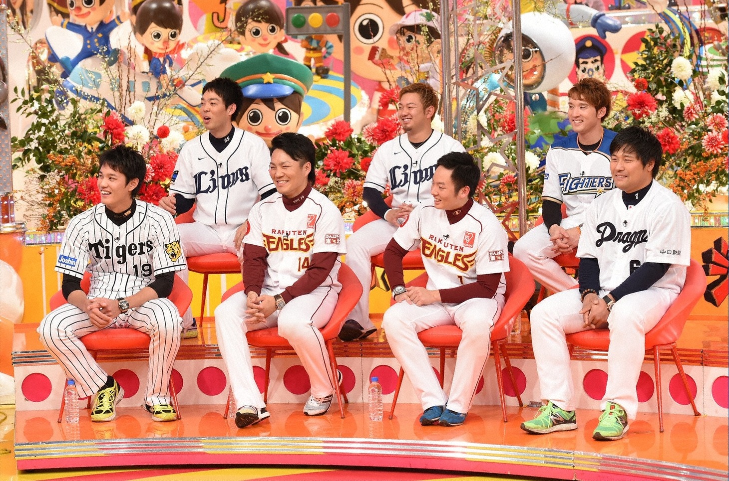 プロ野球選手たち。(c)TBS