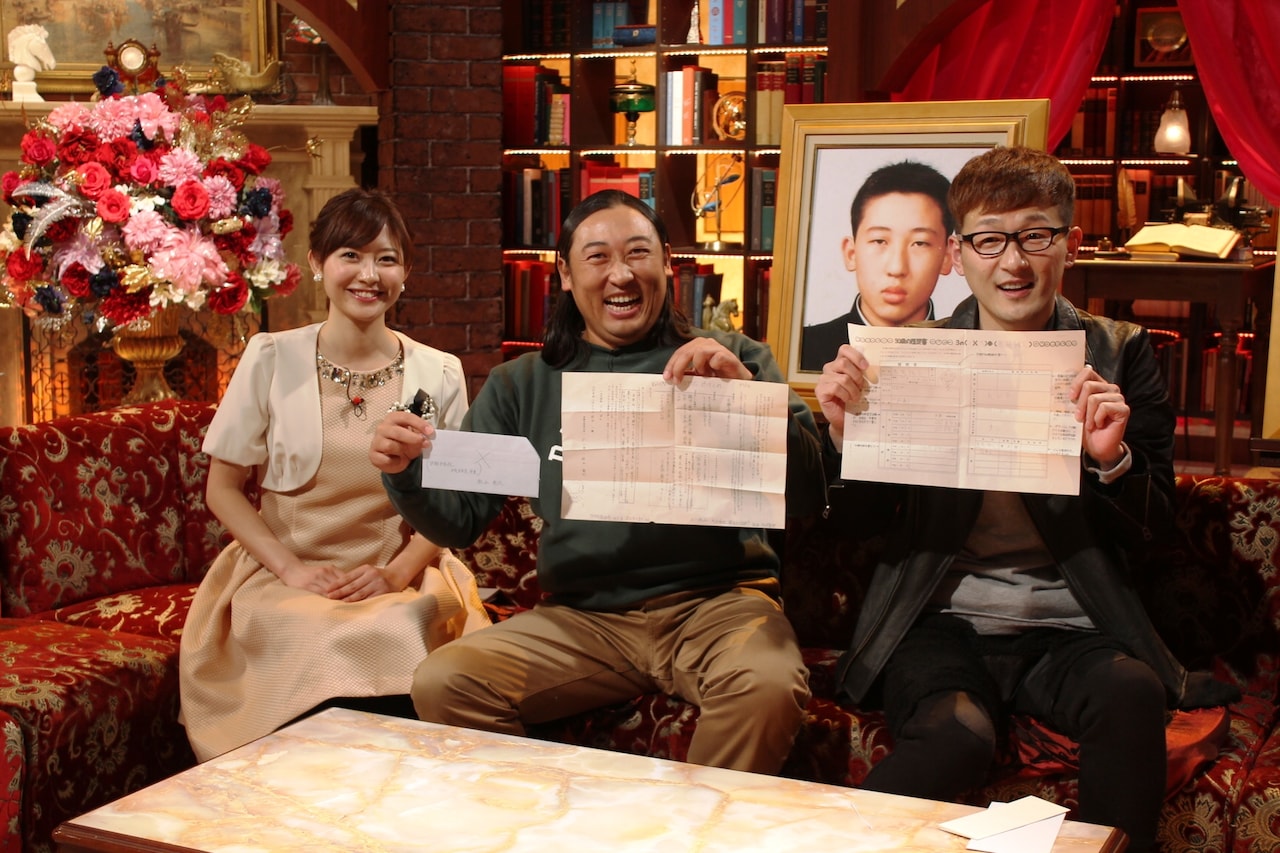 ロバート秋山（中央）、ロバート馬場（右）、久冨慶子アナ（左）。(c)テレビ朝日