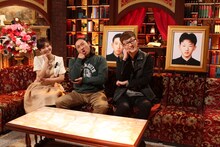 ロバート秋山（中央）、ロバート馬場（右）、久冨慶子アナ（左）。(c)テレビ朝日