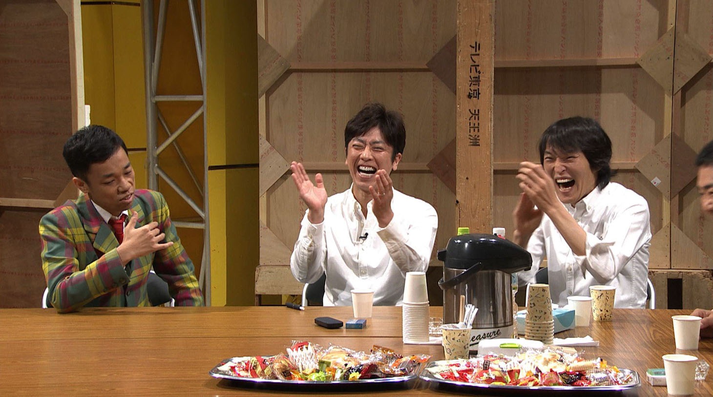「どうしたんですか？待ち」に挑戦するCOWCOW多田（左端）。(c)テレビ東京