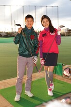 左から関根勤、橋本マナミ。(c)WOWOW