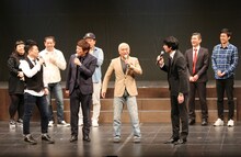 「博多華丸・大吉 25周年記念ライブ」にスペシャルゲストとして登場した松本人志（中央）。