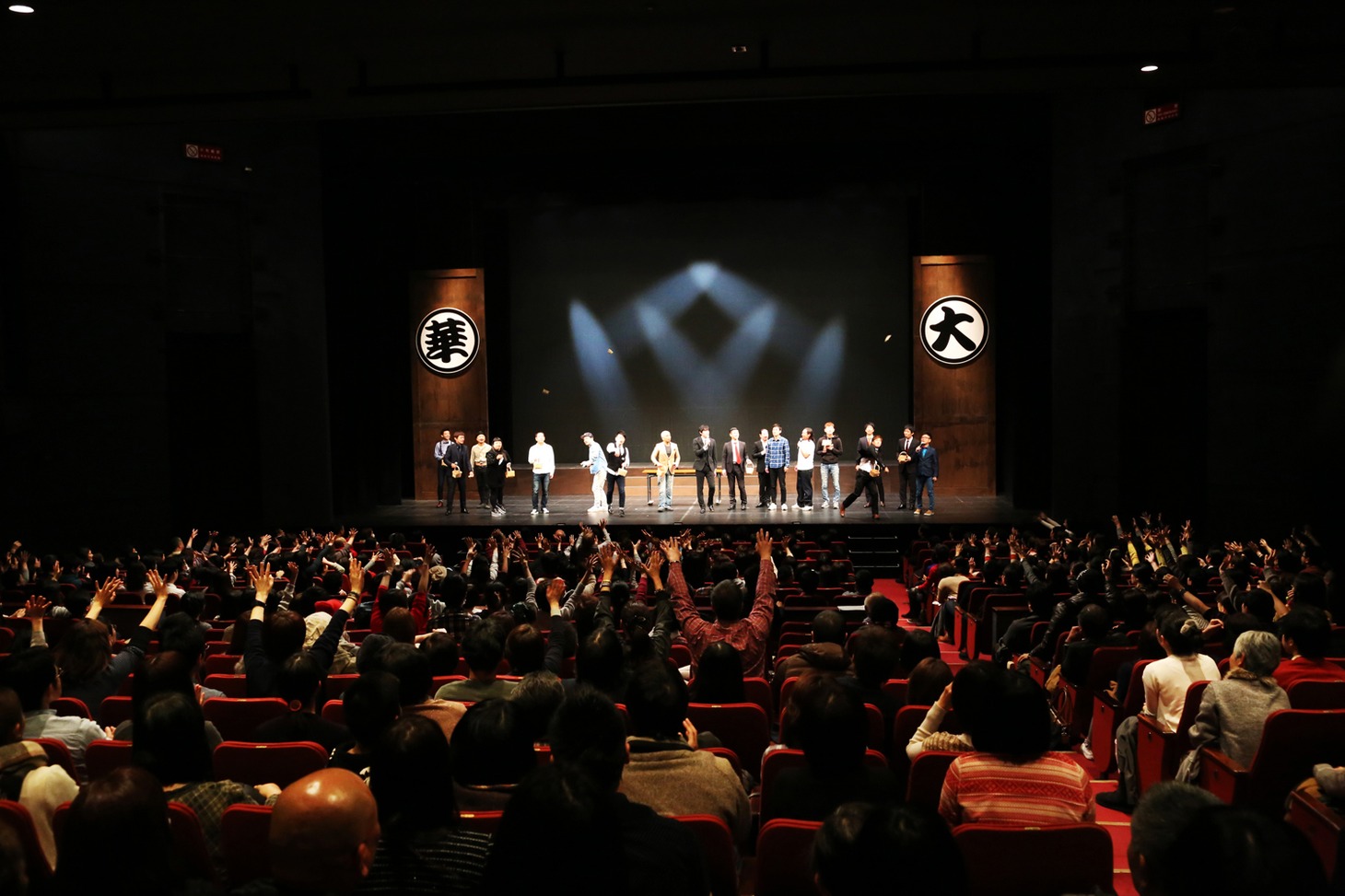 「博多華丸・大吉 25周年記念ライブ」の様子。