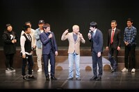 「博多華丸・大吉 25周年記念ライブ」の様子。