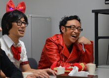 「ウレロ☆無限大少女」第2話反省会の様子。左から東京03豊本、東京03角田。