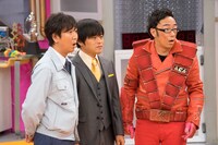 左から東京03飯塚、バカリズム、東京03角田。(c)「ウレロ☆無限大少女」製作委員会