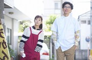 「ドラマ24『東京センチメンタル』」に出演する片桐仁(右)。(c)テレビ東京