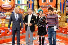 「秘密のケンミンSHOW ダウンタウンDX 合体3時間スペシャル！」の合同MCを務める松本人志、みのもんた、久本雅美、浜田雅功（左から）。(c)読売テレビ