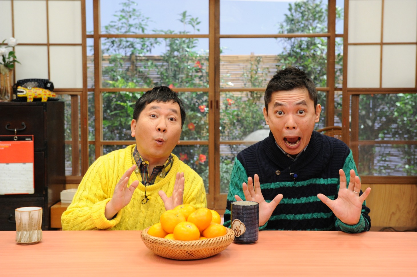 「父と比べる～子供の知らない父の人生、父の知らない子供の人生～」MCの爆笑問題。(c)テレビ朝日
