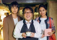 「一杯からはじまるストーリー」に出演する（左から）清水一希、キャイ～ン天野、マリアム。(c)Dlife