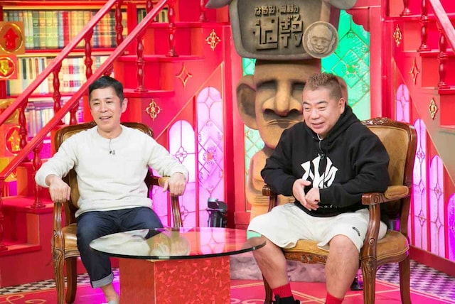 「なるみ・岡村の過ぎるTV」岡村隆史とゲストの出川哲朗（左から）。(c)ABC