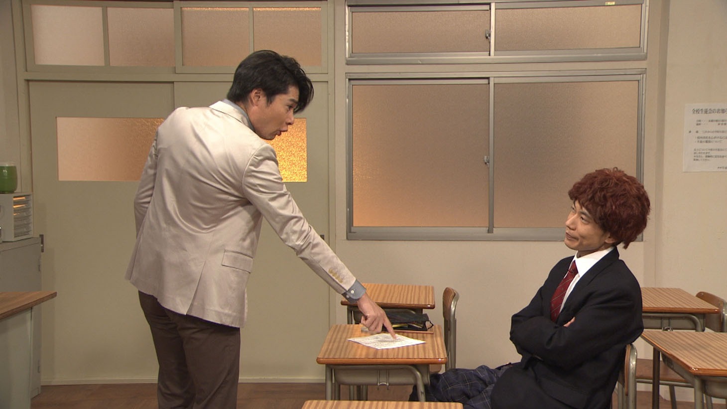 コント「暗号で伝えます」のワンシーン。(c)NHK