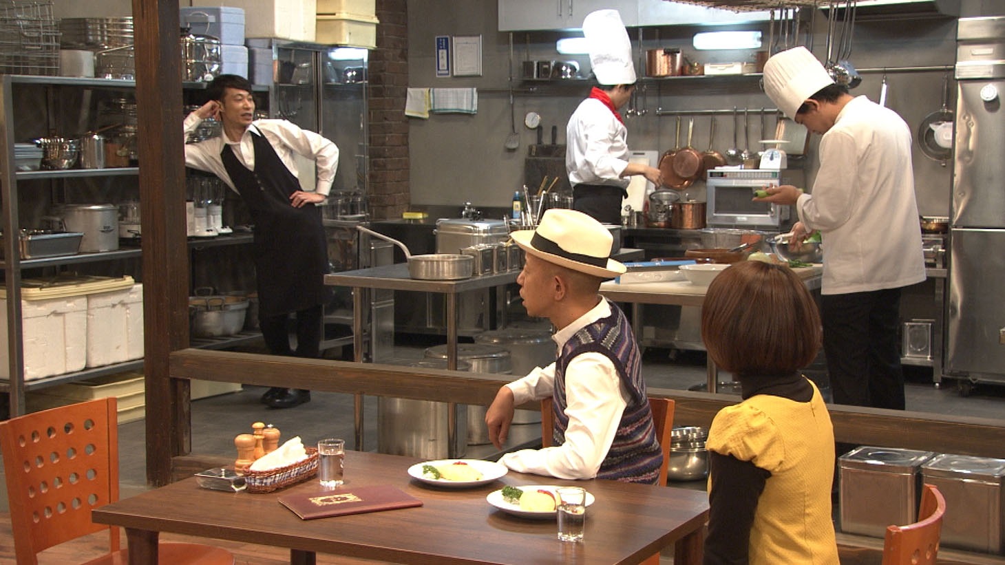コント「丸見えキッチン」のワンシーン。(c)NHK