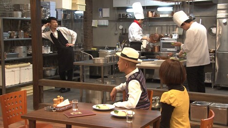 コント「丸見えキッチン」のワンシーン。(c)NHK