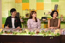 左から東貴博、大沢あかね、高嶋ちさ子。(c)TBS