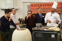 「インド人がマジリスペクト!!タンドール窯の父 高橋重雄」のワンシーン。(c)テレビ朝日