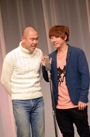 漫才を披露するコロコロチキチキペッパーズ。