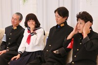 左から柳葉敏郎、二階堂ふみ、ナインティナイン。(c)日本テレビ